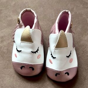 Nicole Miller infant booties Sz 0-6 months